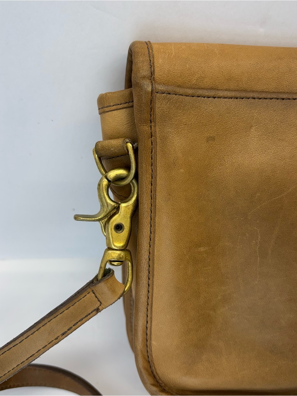 Vtg 70’s NYC Coach Tan Leather Crossbody Bag w/ Classic Turn Key Hardware Read - Picture 7 of 16